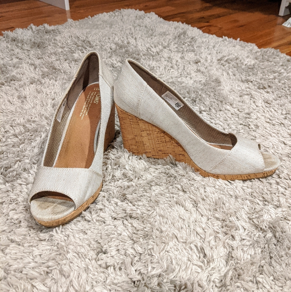 TOMS wedges